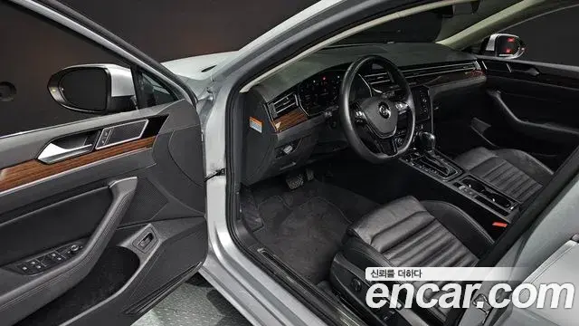 Volkswagen Passat GT 2018 — Şəkil 18/30
