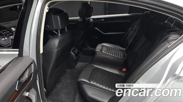 Volkswagen Passat GT 2018 — Şəkil 15/30
