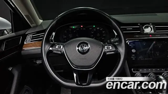 Volkswagen Passat GT 2018 — Şəkil 27/30