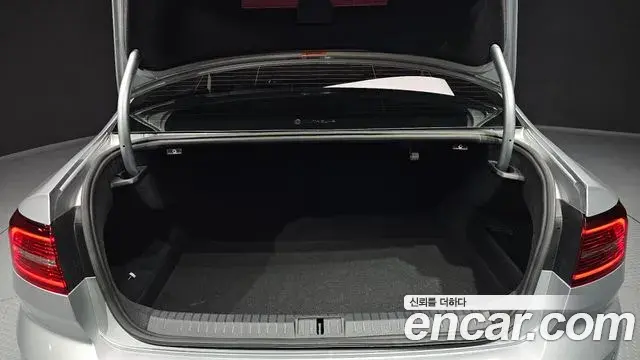 Volkswagen Passat GT 2018 — Şəkil 21/30