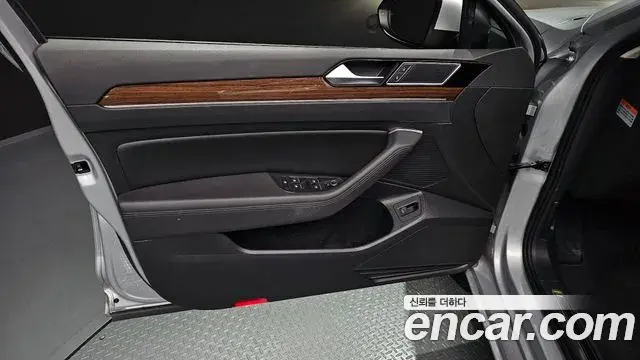 Volkswagen Passat GT 2018 — Şəkil 9/30