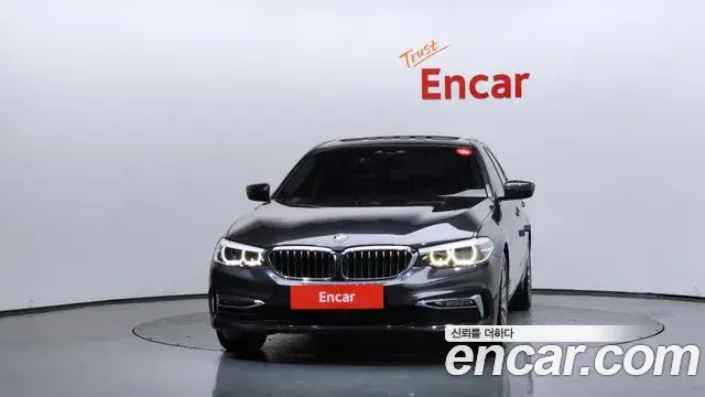 BMW 5 Series 2018 — Şəkil 8/31