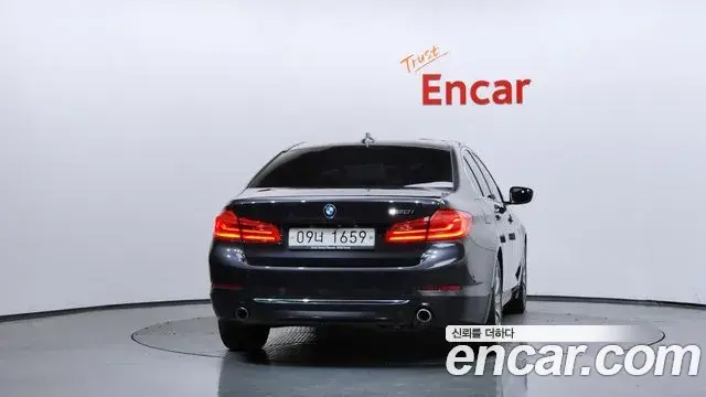 BMW 5 Series 2018 — Şəkil 22/31