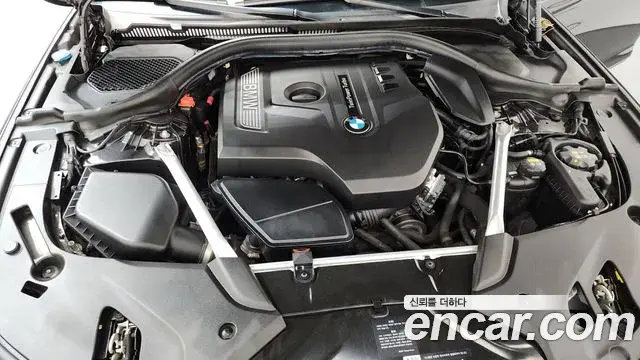 BMW 5 Series 2018 — Şəkil 24/31