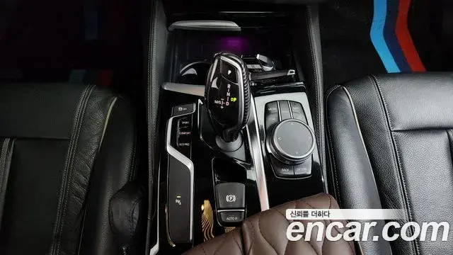 BMW 5 Series 2018 — Şəkil 10/31
