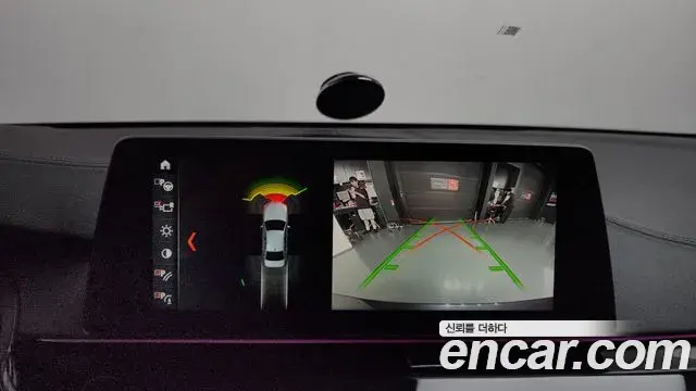 BMW 5 Series 2018 — Şəkil 7/31