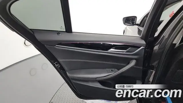 BMW 5 Series 2018 — Şəkil 6/31