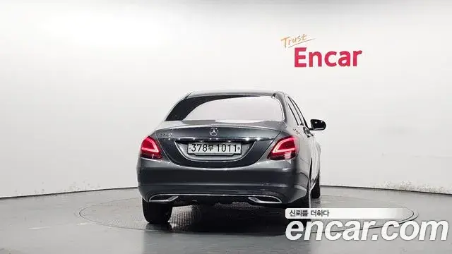 Mercedes-Benz C-Class 2020 — Photo 15/32