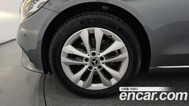 Mercedes-Benz C-Class 2020 — Photo 25/32