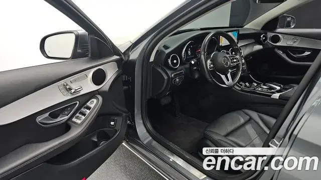 Mercedes-Benz C-Class 2020 — Photo 28/32