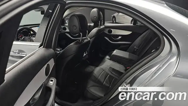 Mercedes-Benz C-Class 2020 — Photo 17/32