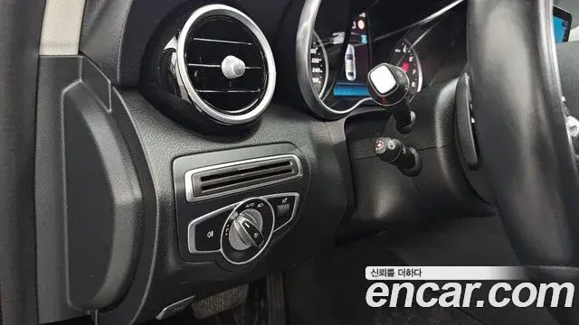 Mercedes-Benz C-Class 2020 — Photo 11/32