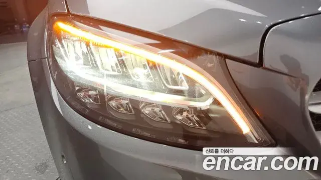 Mercedes-Benz C-Class 2020 — Photo 8/32