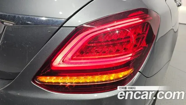 Mercedes-Benz C-Class 2020 — Photo 24/32