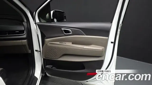 Kia Carnival 2024 — Şəkil 9/30