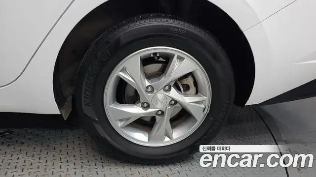 Hyundai The New Avante Hybrid 2023 — Photo 9/30