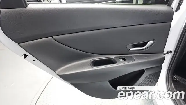 Hyundai The New Avante Hybrid 2023 — Photo 13/30