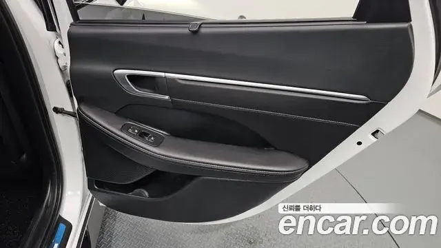 Hyundai Sonata Hybrid 2022 — Şəkil 30/32