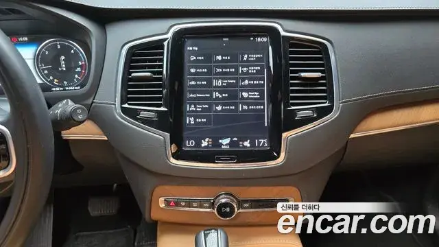 Volvo XC90 2018 — Фото 16/20