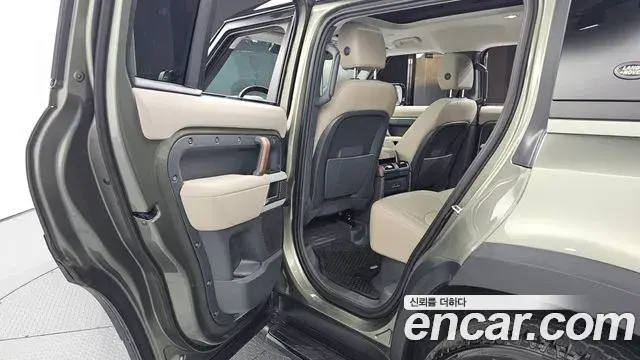 Land Rover Defender 2022 — Фото 12/20