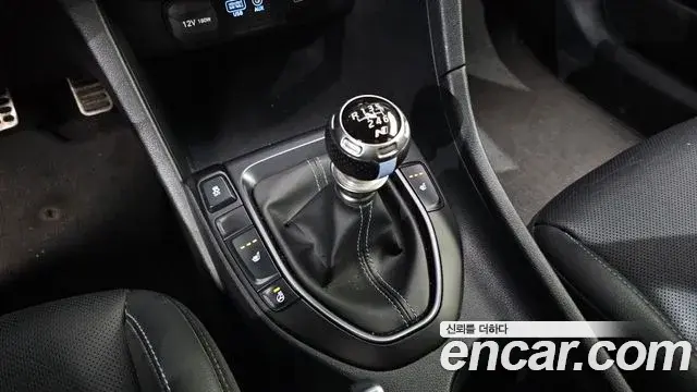Hyundai Veloster 2018 — Фото 8/20