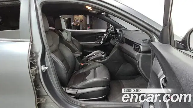 Hyundai Veloster 2018 — Фото 11/20