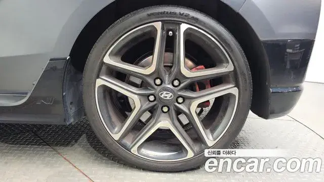Hyundai Veloster 2018 — Şəkil 14/32