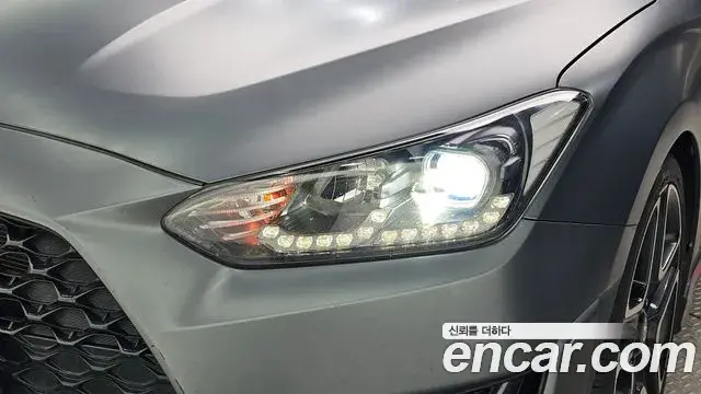 Hyundai Veloster 2018 — Şəkil 18/32