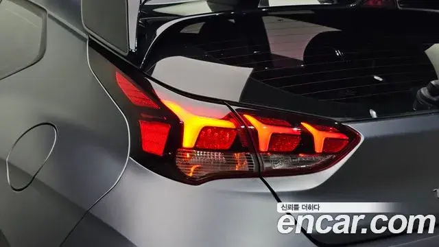 Hyundai Veloster 2018 — Şəkil 15/32