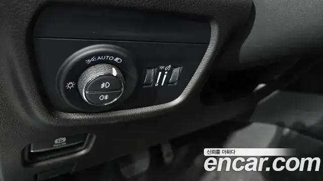 Jeep Grand Cherokee 2021 — Şəkil 9/32