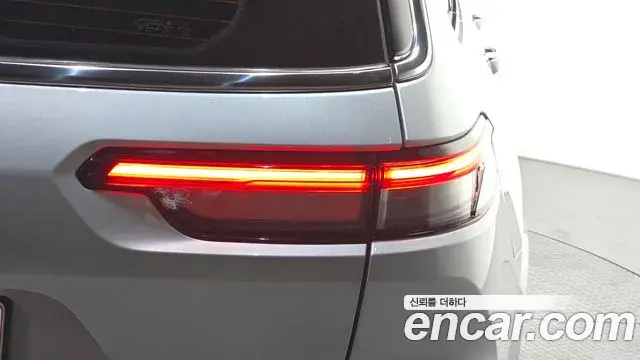Jeep Grand Cherokee 2021 — Şəkil 16/32
