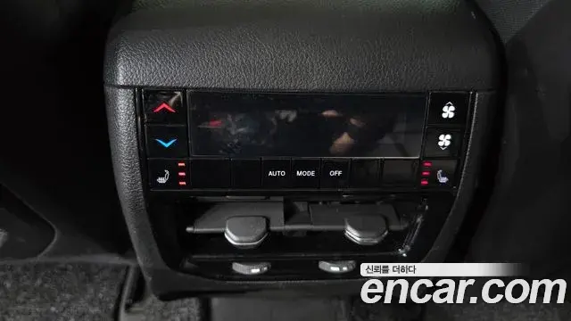 Jeep Grand Cherokee 2021 — Şəkil 22/32