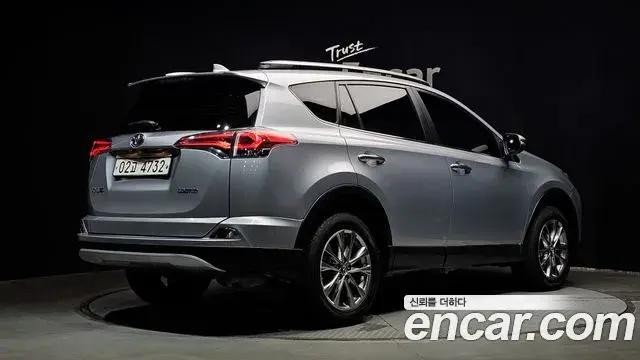 Toyota RAV4 2018 — Şəkil 14/20