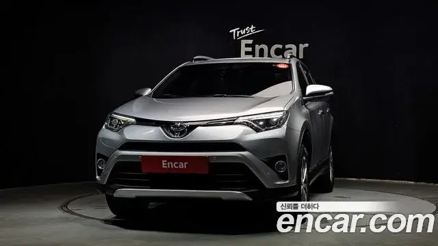 Toyota RAV4 2018 — Şəkil 6/20