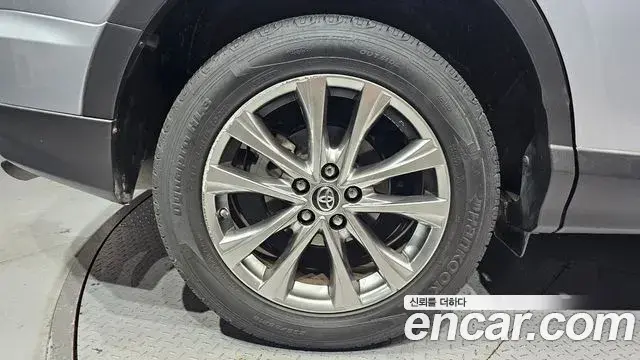 Toyota RAV4 2018 — Şəkil 3/20