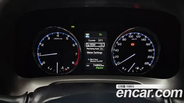 Toyota RAV4 2018 — Şəkil 20/20