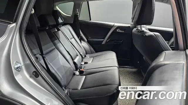 Toyota RAV4 2018 — Şəkil 8/20
