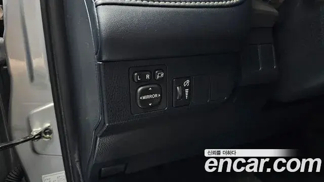 Toyota RAV4 2018 — Şəkil 9/20
