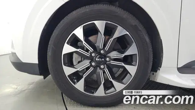 Kia Carnival 2021 — ფოტო 1/20
