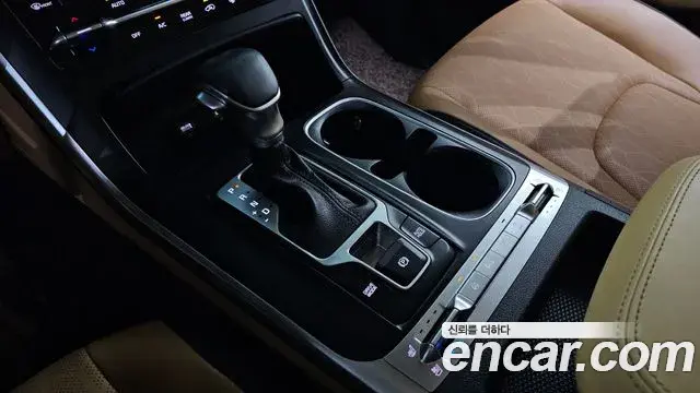 Kia Carnival 2021 — ფოტო 19/20