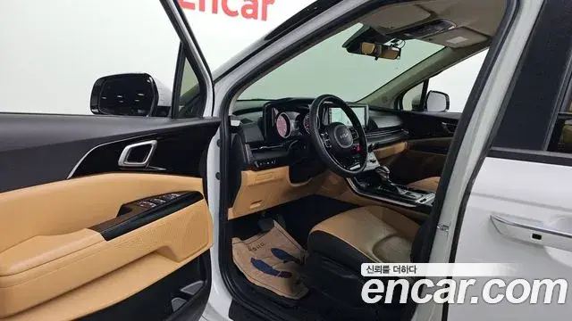 Kia Carnival 2021 — ფოტო 3/20