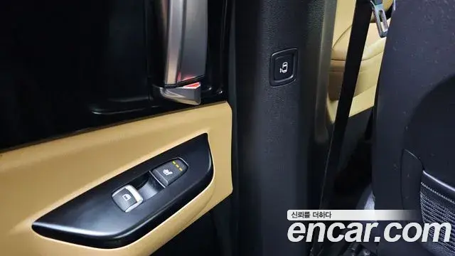 Kia Carnival 2021 — ფოტო 18/20