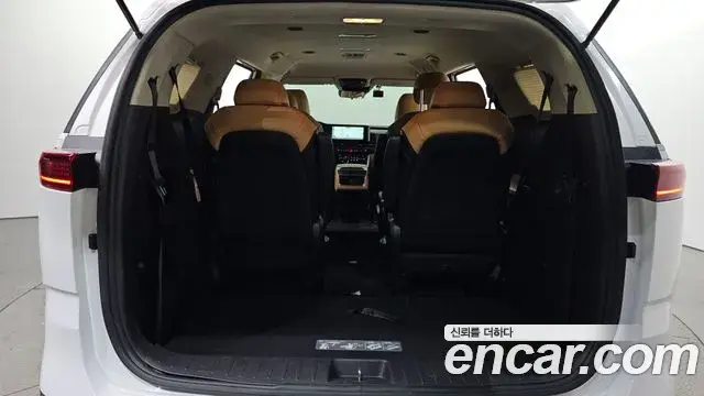 Kia Carnival 2021 — ფოტო 6/20