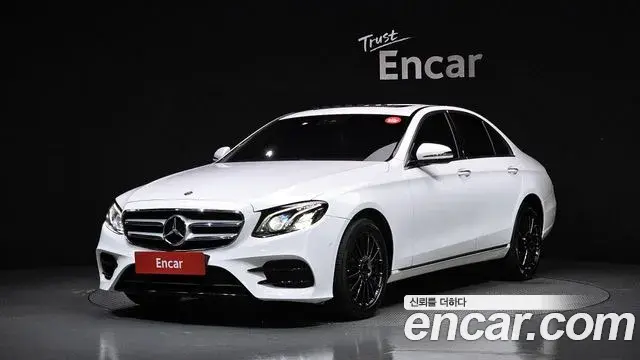 Mercedes-Benz E-Class 2019 — ფოტო 14/20
