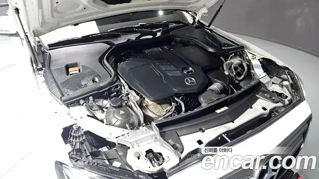 Mercedes-Benz E-Class 2019 — ფოტო 18/20