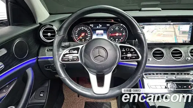 Mercedes-Benz E-Class 2019 — ფოტო 1/20