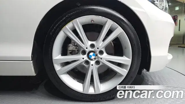 BMW 1 Series 2019 — Şəkil 15/30