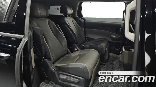Kia Carnival 2025 — Şəkil 21/35