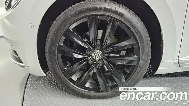 Volkswagen Arteon 2019 — ფოტო 32/37