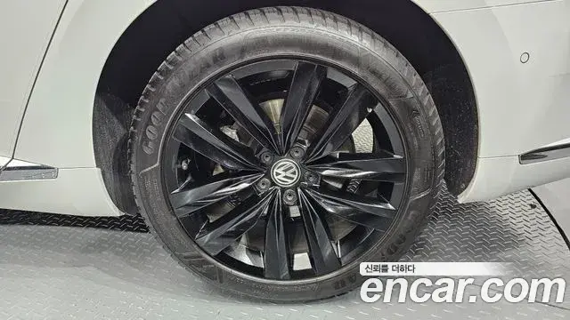 Volkswagen Arteon 2019 — ფოტო 18/37